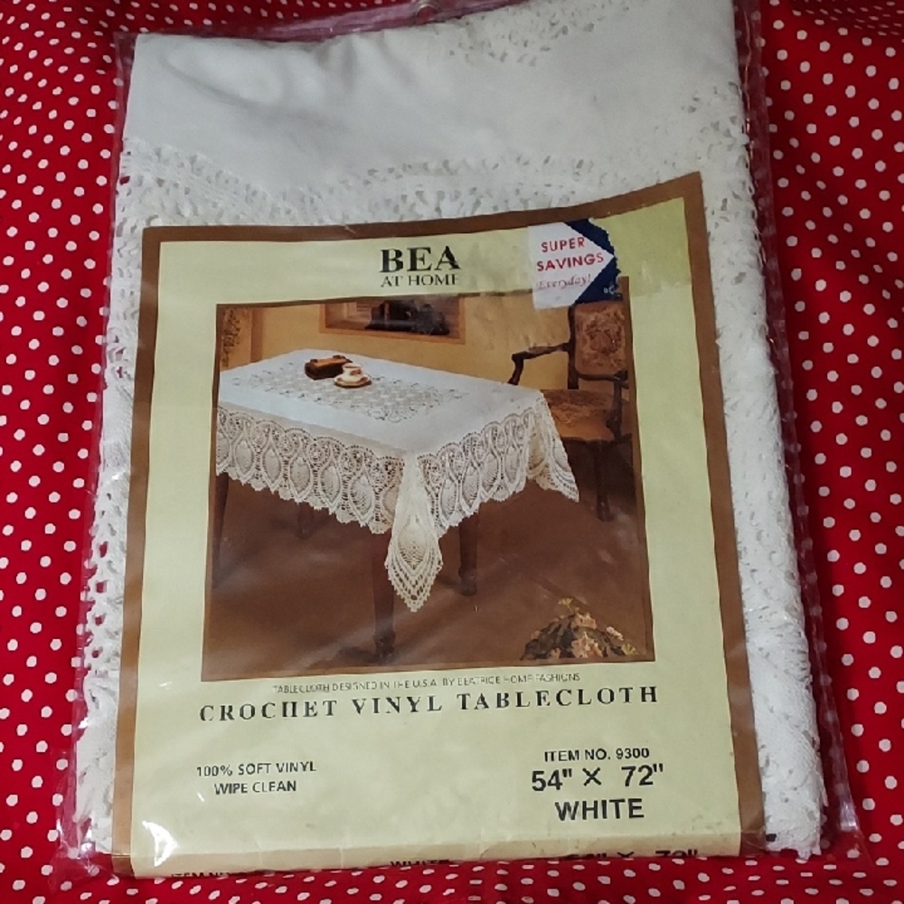VINTAGE Elegant White Vinyl Table Cover NWOT Upscale Outdoor Or Indoor Cover